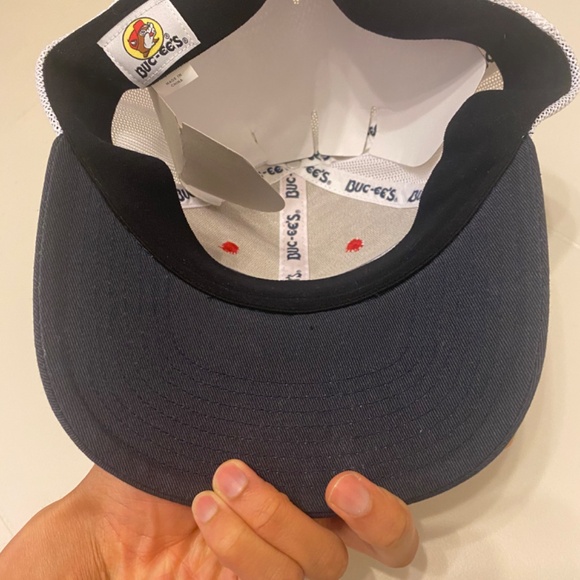 NWT Buc-ee’s White Navy and Red Pitch Cap M/L - Picture 2 of 6